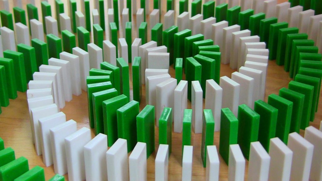 układanie domino